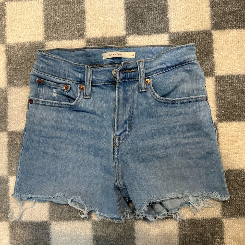High Rise Levi shorts